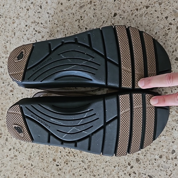 Women's size 9 Neutral Abeo tan sandals - Picture 5 of 10